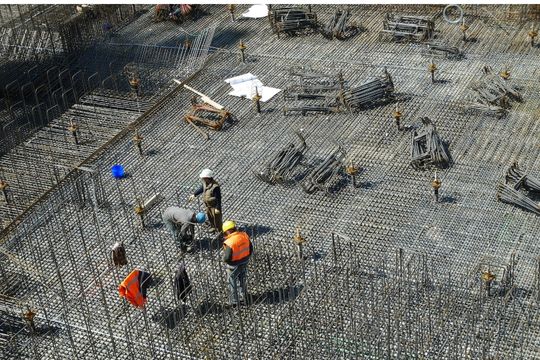 Smart Solutions for Construction Heat Safety: Protecting Your Crew in Extreme Temperatures